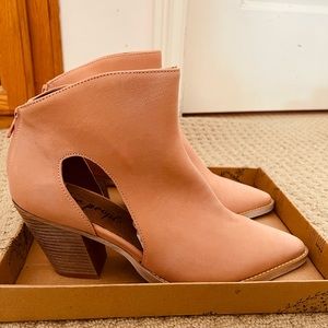 NWT Free people peach cutout booties “wilder” style size 41